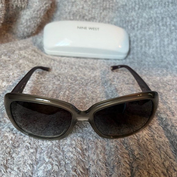 Nine West Women’s Sunglasses - Picture 4 of 9